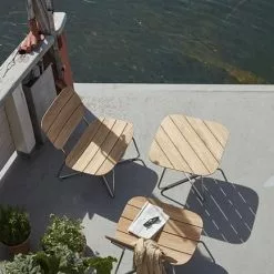 Skagerak Lilium Lounge Chair Teak 11 Skagerak Lilium Lounge Chair Teak -hemma butik 2023 1420070 1420071 lilium lounge chair table 02 cropped m