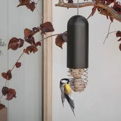 Eva Solo Hengende Meisebolleholder / Fuglemater 8 Eva Solo Hengende Meisebolleholder / Fuglemater -hemma butik 2023 571016 hanging suet miljoe 1 1920x886 1