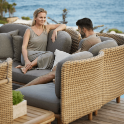 Cane-line Arch 3-seter Sofa Med Sjeselong 9 Cane-line Arch 3-seter Sofa Med Sjeselong -hemma butik 2023 arch lounge 14901.jpg 2