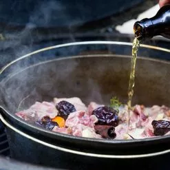 Big Green Egg Gjutjärnkruka 5,2 Liter -hemma butik 2023 casti iron dutch oven stew 2 800x500 1