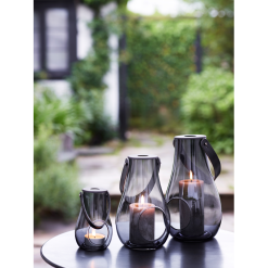 Holmegaard Design With Light Lantern Smoke H16 9 Holmegaard Design With Light Lantern Smoke H16 -hemma butik 2023 dwl hurricane med sort hank smoke h 16 cm design with light 1500x1500 1 1