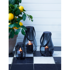 Holmegaard Design With Light Lantern Smoke H16 8 Holmegaard Design With Light Lantern Smoke H16 -hemma butik 2023 dwl hurricane med sort hank smoke h 16 cm design with light 1500x1500 2