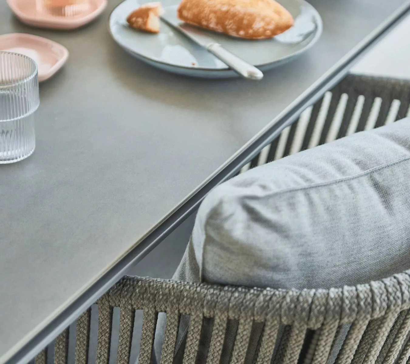 Cane-line Pure Utebord 100x100 Lava Grå Base 13 Cane-line Pure Utebord 100x100 Lava Grå Base - Bild 11