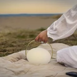 Umage Orbit Trådløs Lampe 21 Umage Orbit Trådløs Lampe -hemma butik 2023 umage lifestyle orbit beach 5